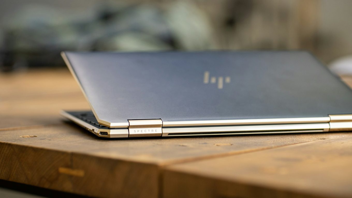 Laptopy biznesowe: na co zwrócić uwagę przy wyborze?